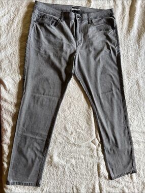 Travis Mathew Men’s Legacy Featherweight Jeans Gray